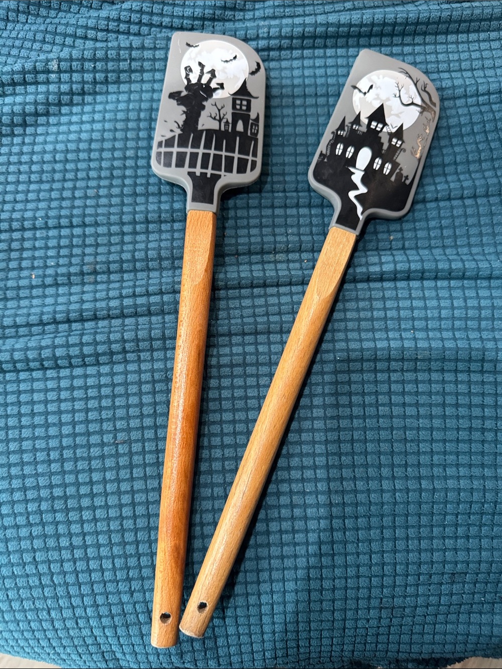 Pair of Halloween spooky haunted house zombie kitchen spatulas new!
